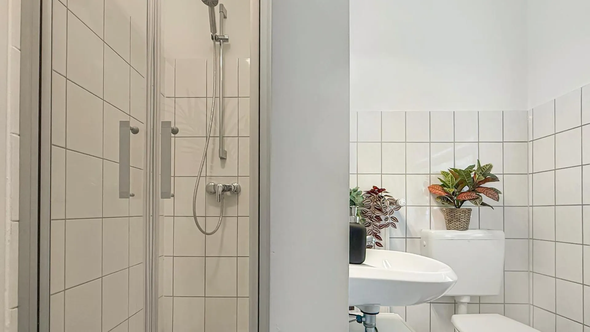 Private Munich Escape Cinema Lounge Sleeps 17