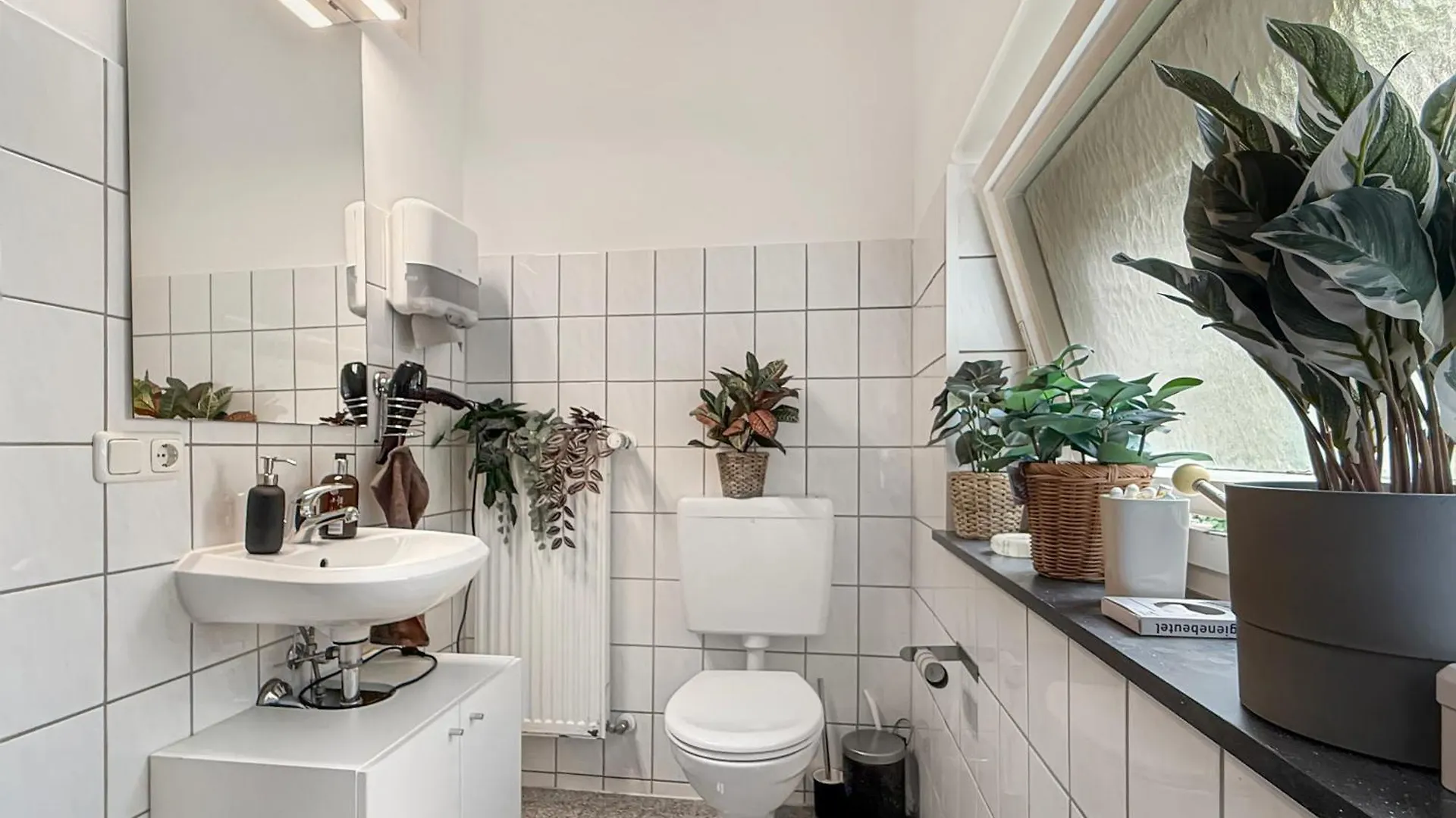 Private Munich Escape Cinema Lounge Sleeps 17